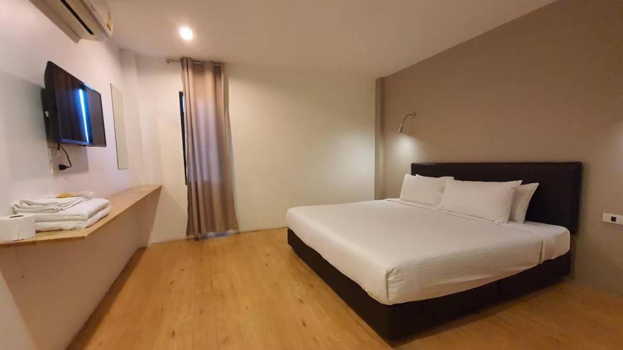 Srianunt Boutique Hotel Бурирам Номер фото