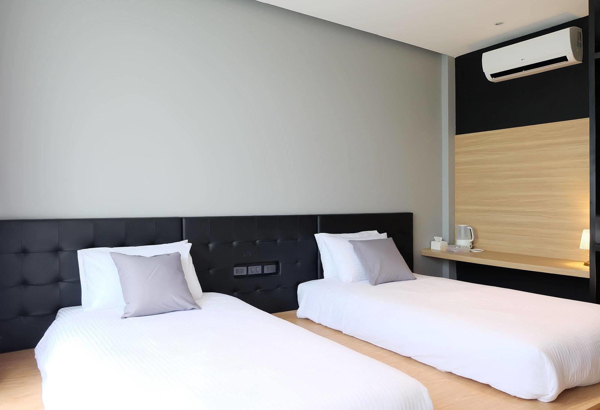 Srianunt Boutique Hotel Бурирам Экстерьер фото